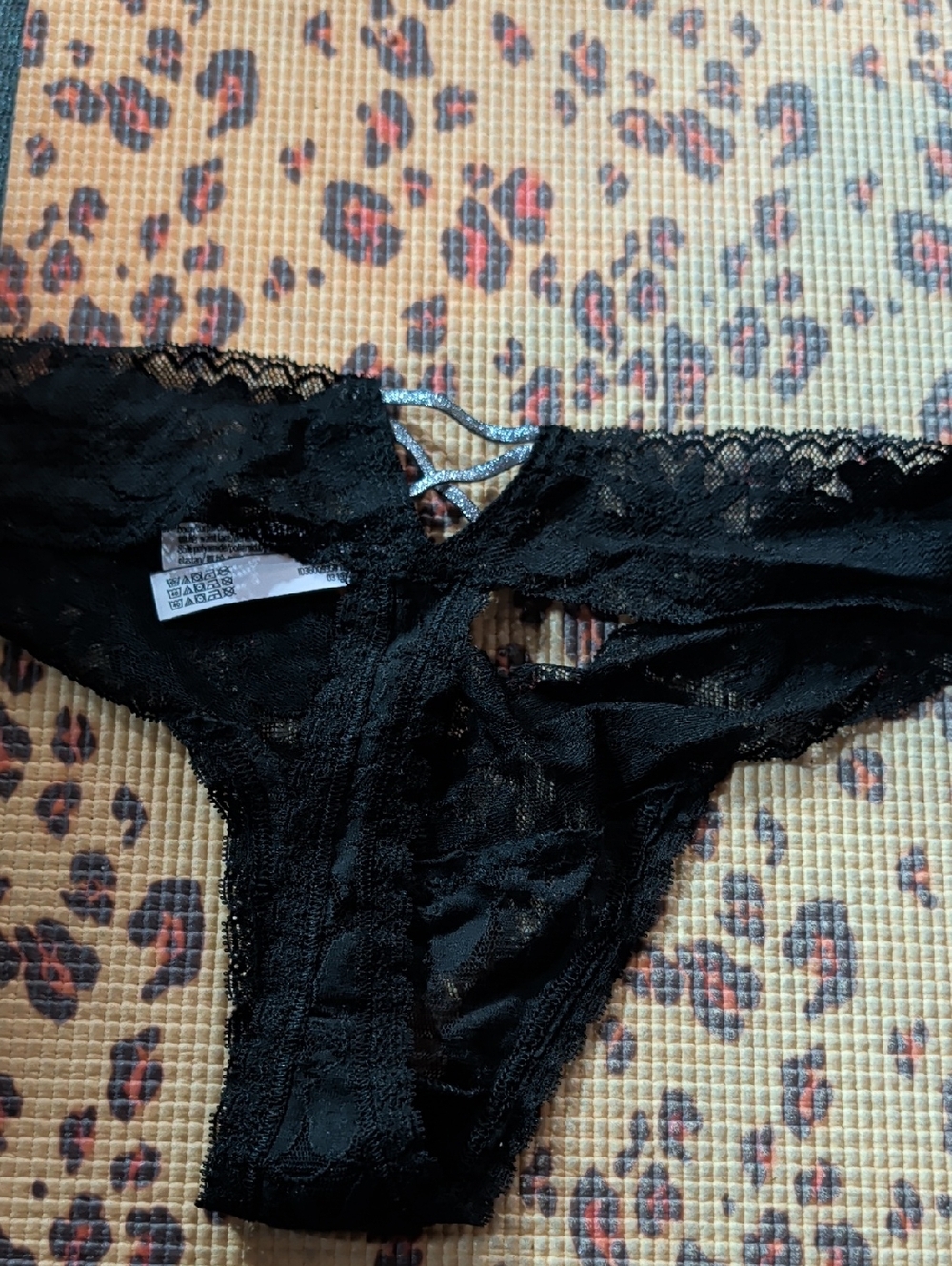 Victoria's Secret Lace Thong Women's Size Medium New With Tags - Picture 3 of 3